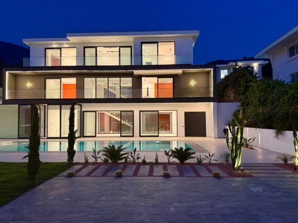 Luxury villa for sale in Fethiye Ovacık with private outdoor pool and modern architecture