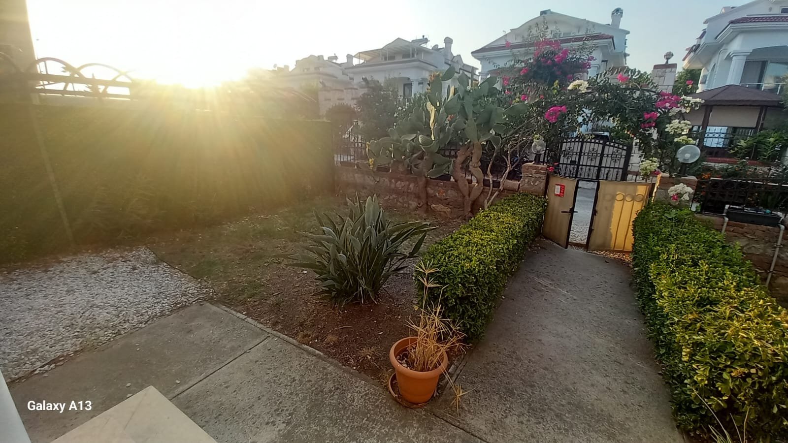 Fully furnished luxury villa for rent in Fethiye Foça with private pool, garden, and open parking